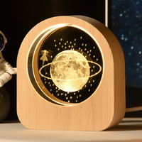 Nouveau personnaliser USB alimentation 3D gravé boule de cristal Base en bois horloge forme conception Led veilleuse