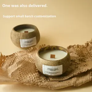 Bougie parfumée de luxe artisanale en cire de soja naturelle dans une coquille de noix de coco, écologique, avec mèche en bois, rafraîchisseur d'air, botanique, pour les fêtes, Diwali - Product Image 2