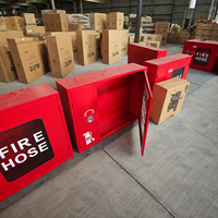 Armoires de sécurité ignifuges murales en acier au carbone durable à porte simple/double personnalisables et boîtes à enrouleurs de tuyaux d'incendie.