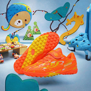 Zapatillas de fútbol con velcro sin cordones para niños de primaria, con tacos largos, parte superior de malla y suela de goma, ideales para otoño. - Product Image 2