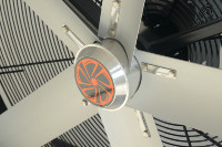 Ventilateur mobile HVLS sur pied, pales en acier inoxydable, moteur 220V, débit d'air élevé pour entrepôt, salle de sport, usage domestique