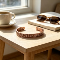 Brazalete Abierto con Patrón de Gran Muralla China, Brazalete Terapéutico de Cobre Rojo con Energía Magnética, Ajustable, Regalo para Hombres y Mujeres