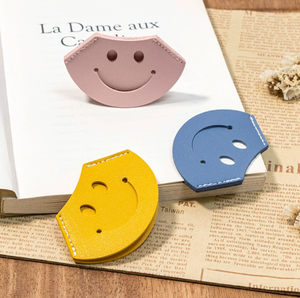 Il Nuovo Segnalibro in Pelle PU con Faccina Sorridente, un Segnapagina Portatile, Ottimo Regalo per Compagni di Classe - Product Image 3
