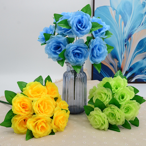 Bouquet di Rose Finte Piccole in Seta a 7 Teste con Foglie di Eucalipto da Spaccio Aziendale per Decorazione Casa Ufficio e Matrimonio - Product Image 5