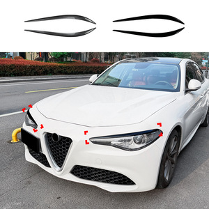 Pegatinas para Cejas de Faros Delanteros Alfa Romeo Giulia, Textura de Fibra de Carbono Negro Piano, Calcomanía para Carrocería ABS, 2015+ - Product Image 1
