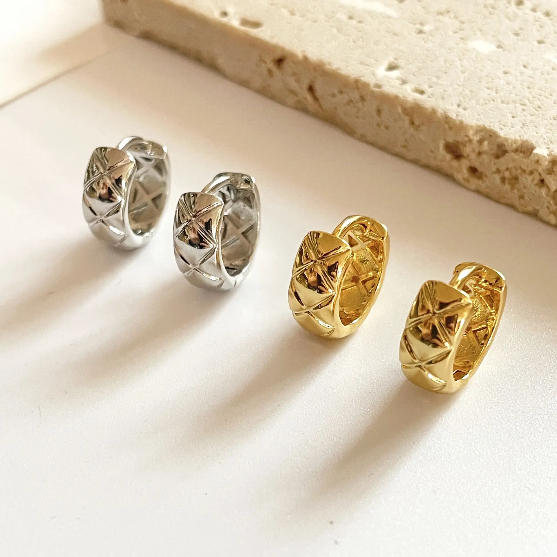 Brincos de cobre 18K banhados a ouro real Metal vento diamante Design elegante 2024
