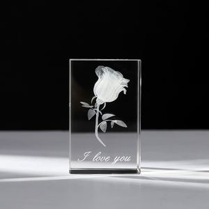 Cadre photo en verre cristal K9 de gros de Guangzhou, gravure laser 3D de haute qualité, magnifique cube en cristal pour cadeau promotionnel - Product Image 2