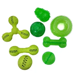 2021 yeni tasarlanmış Squeaky köpek oyuncak çeşitli şekiller için çiğneme kauçuk köpek oyuncak