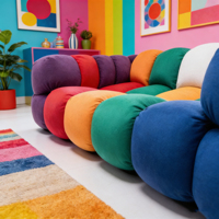 Canapé deux places en velours patchwork coloré, personnalisable en couleur et matière, design artistique et créatif