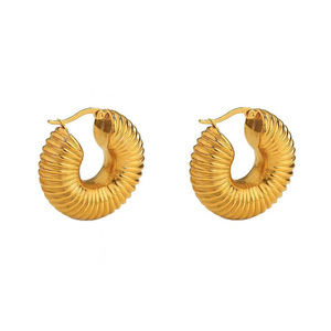 ต่างหูแบบห่วง ชุบทอง 18k ไทเทเนียมสตีล ทรงกลวง รูปทรงเรขาคณิต ใส่ได้ทุกวัน สำหรับทุกเพศ EKR33 - Product Image 5