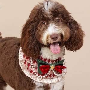 Pañuelo Navideño para Perro, Diseño a Cuadros Rojos y Blancos con Adorno de Perlas, Cuello Decorativo con Volantes, Accesorio Festivo para Mascotas con Cierre de Botón - Product Image 3