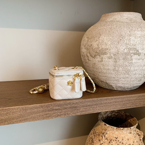 Nouveau <span class=keywords><strong>Sac</strong></span> Bandoulière Mini Box 2026 pour Filles, <span class=keywords><strong>Sac</strong></span> Carré Matelassé en Jean, Petit <span class=keywords><strong>Sac</strong></span> <span class=keywords><strong>à</strong></span> Chaîne, <span class=keywords><strong>Sac</strong></span> <span class=keywords><strong>à</strong></span> <span class=keywords><strong>Main</strong></span> Mini Camélia Tendance pour Femmes - Product Image 6