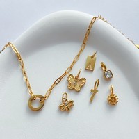 Bracelet à breloques en chaîne trombone eManco en acier inoxydable avec pendentifs lettre A, fleur, papillon, carré, cristal, numéro 7 et abeille