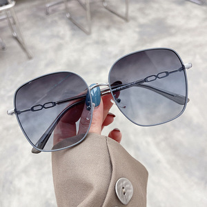 Lunettes de soleil carrées en métal pour femmes Qianai, verres PC UV400, style coréen tendance, grande monture, lunettes de soleil pare-soleil - Product Image 3
