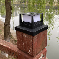 Lampes solaires LED pour poteaux, idéales pour terrasses, clôtures et piliers extérieurs, compatibles avec les poteaux en bois de 4x4, 5x5 ou 6x6 pour jardin et patio.