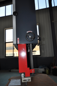 Segheria <span class=keywords><strong>falegnameria</strong></span> verticale <span class=keywords><strong>taglio</strong></span> <span class=keywords><strong>legno</strong></span> sega a nastro macchina 800mm sega volante ruote pesante <span class=keywords><strong>legno</strong></span> sega a nastro macchina - Product Image 6