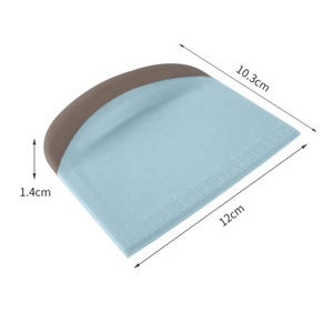 Herramientas de pastelería para hornear de plástico Flexible multifuncional 2 en 1, raspador de banco, marcas de medición, incluye Pasta de Pizza - Product Image 2