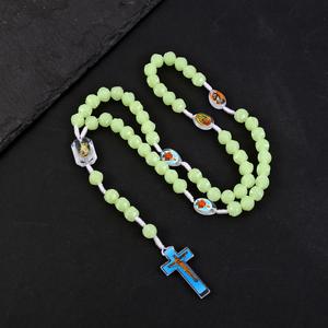 Rosario Católico Luminoso de 10 mm, Colgante de Oración Brillante, Cuentas de Plástico con Icono de Jesús, Joyería Cristiana para Regalos de Pascua - Product Image 1