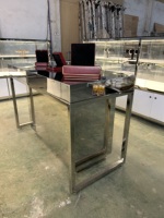 Nouveau kiosque de bijoux en acier inoxydable moderne personnalisé placage miroir design montre vitrine de bijoux en verre kiosque de vitrine