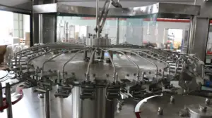 32 हेड्स 8000-10,000बीपीएच कार्बोनेटेड सोडा ड्रिंकिंग सीएसडी वॉटर जूस भरने की पैकेजिंग मशीन