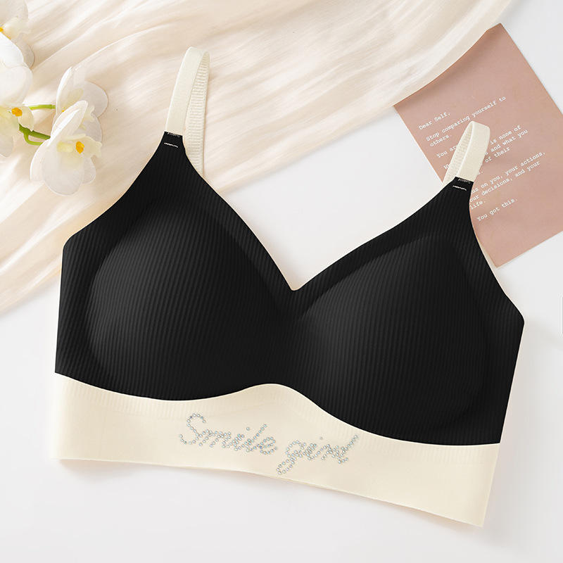 แฟชั่นสีดำ