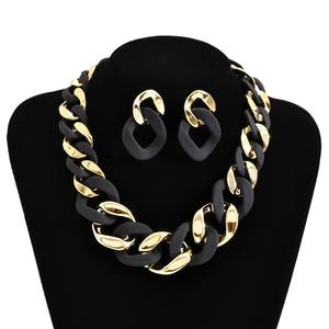 Nuevo Conjunto de Joyería Hip Hop de Moda Cristiana 2025: Collar y Pendientes Grandes de Acrílico con Cristales Dorados para Mujer - Product Image 5