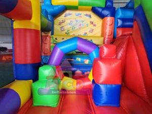 Château gonflable arc-en-ciel vibrant avec tour multicolore et entrée en arc pour enfants, aire de jeux intérieure et extérieure - Product Image 6