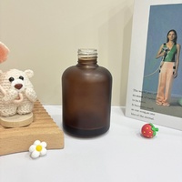 Bouteille en verre vide de 180 ml, marron foncé, à épaule ronde, pour huiles essentielles et parfums volatils, avec bouchon, pour la décoration intérieure - Vente en gros