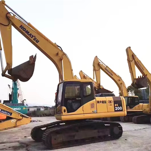Excavatrice Komatsu PC200 d'occasion, poids en ordre de marche de 29 tonnes, moteur Cummins, capacité de la benne de 1,7 m³, fonctionnement fluide, haute efficacité - Product Image 1