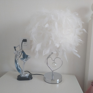 Lámpara <span class=keywords><strong>de</strong></span> Mesa Romántica con Plumas Rosadas, Base <span class=keywords><strong>de</strong></span> Metal en Forma <span class=keywords><strong>de</strong></span> Corazón, Lámpara <span class=keywords><strong>de</strong></span> Noche Moderna Nórdica con Plumas, Decoración <span class=keywords><strong>para</strong></span> Dormitorio, Venta al Por Mayor - Product Image 4