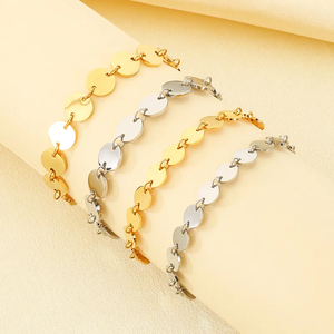 Pulsera de Lujo Chapada en Oro de 18K con Diseño 3D de Disco Redondo Liso, Fabricada en Acero Inoxidable 304 con Acabado de Electroplacado al Vacío - Product Image 1