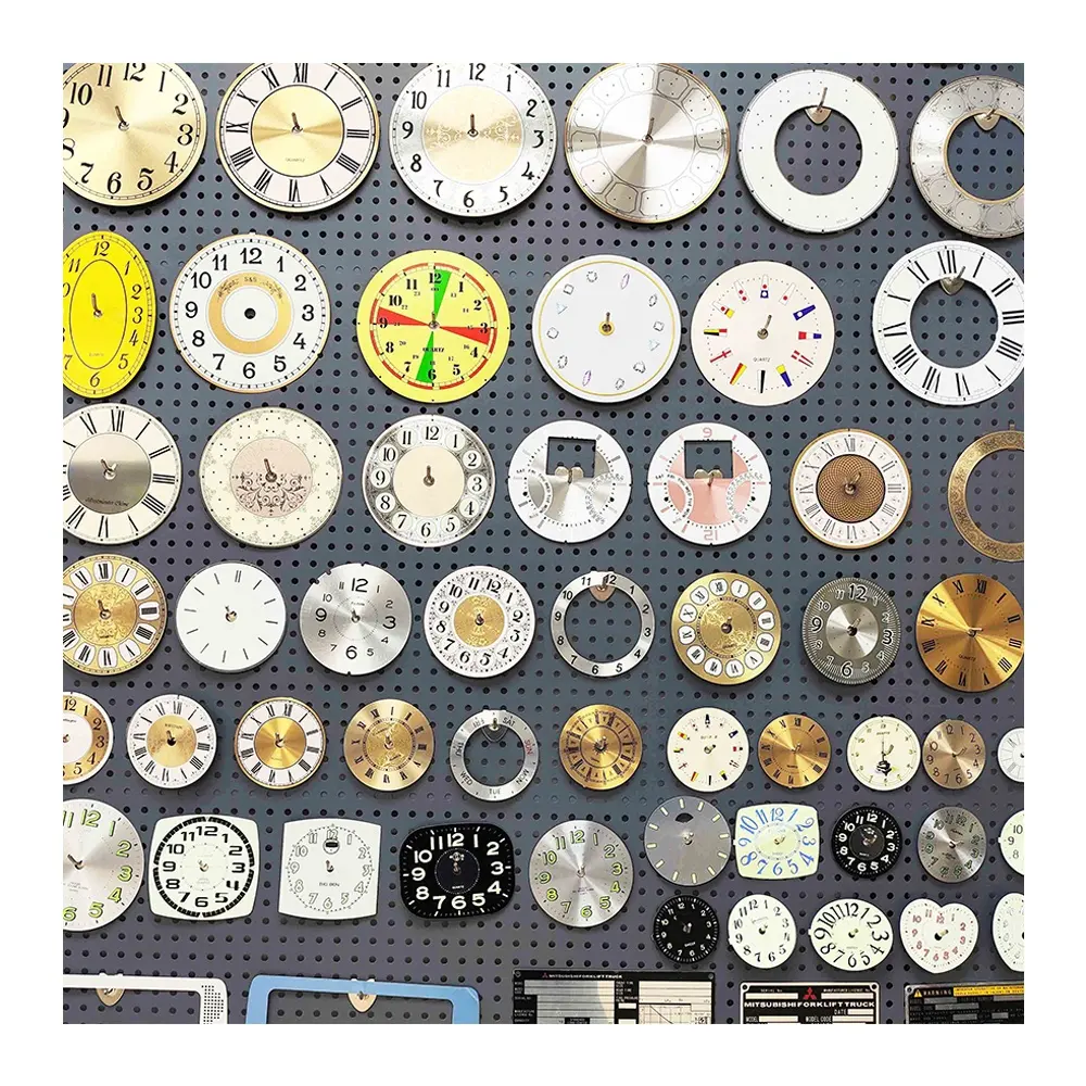 قطع غيار ساعة بتصميم حديث من المصنع الصيني ساعة حائط بيضاوية ذهبية مزودة بقرص مواصفات