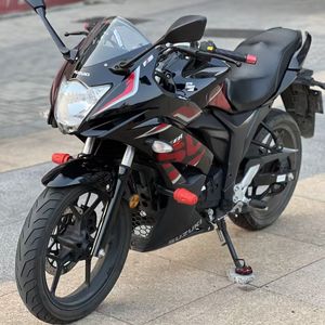 ซูซูกิ จีเอสเอ็กซ์155 สแตนดาร์ด - เครื่องยนต์ 155 ซีซี ระบบหัวฉีด, เกียร์ธรรมดา 5 สปีด และเบรกดิสก์คู่เพื่อการขับขี่ที่สมจริง - Product Image 3