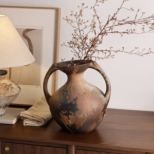 Ensemble de vases en céramique rustiques et écologiques faits à la main avec poignées, finition mate, style Wabi Sabi, brun vieilli, pour la décoration intérieure - Product Image 3