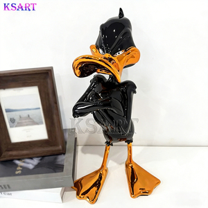 Scultura di Paperino in Resina Elettroplaccata, Bellissimo Oggetto Decorativo in Resina per Soggiorno, Regalo per le Feste - Product Image 4