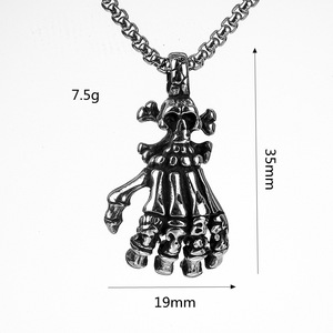 Pendentif Main Squelette en Acier Inoxydable, Collier Homme Style Hip Hop Punk, Design Géométrique Asymétrique, Bijou Tendance - Product Image 5