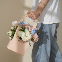 Panier de fleurs boîte d'emballage en papier bricolage boîte-cadeau de conception florale élégante pour l'arrangement de Bouquet de jour de l'enseignant sac de matériel fait à la main