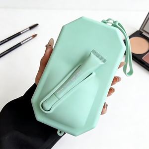Pochette en silicone pour gloss à lèvres, pochette carrée en silicone pour cosmétiques et articles de toilette de voyage, sac de maquillage en silicone - Product Image 4