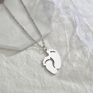 Collana con ciondolo a forma <span class=keywords><strong>di</strong></span> piede in acciaio inossidabile placcato PVD <span class=keywords><strong>di</strong></span> alta qualità, per incisione personalizzata, impermeabile, anti-ossidazione, gioielli personalizzati. - Product Image 3