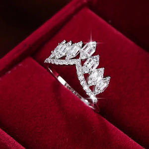 Anello nuziale vintage a forma di corona a V per donna, elegante gioiello da dito per matrimonio - Product Image 3