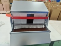 Coussinets automatiques de nichoir pour poules dans la cour arrière pour la ponte des œufs.