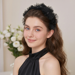 YouLaPan Squisita Fascia per Capelli Nera Artigianale con Fiori in Rete, Fascia Larga Floreale in Tulle Voluminoso per Addio al Nubilato a Tema Scuro A436 - Product Image 2