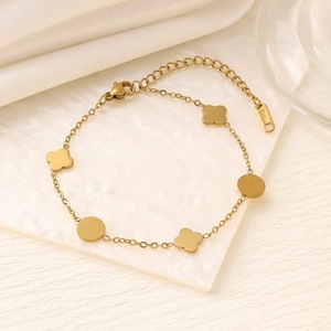 Bracelet pour femme tendance - Acier inoxydable doré avec pendentif cœur, étoile, lune - Bracelet polyvalent et populaire, idéal comme cadeau - Product Image 5