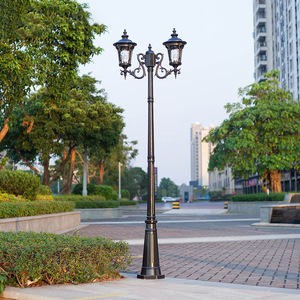 Lampadaire de jardin extérieur en laiton à LED blanc chaud avec abat-jour en verre IP65 AC 220V 2700K, détecteur de mouvement, alimentation solaire, intensité variable, garantie 10 ans - Product Image 6