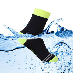 <span class=keywords><strong>Chaussettes</strong></span> <span class=keywords><strong>de</strong></span> randonnée d'hiver mi-mollet imperméables pour le camping <span class=keywords><strong>ski</strong></span> <span class=keywords><strong>Chaussettes</strong></span> respirantes à séchage rapide pour le cyclisme et les sports <span class=keywords><strong>de</strong></span> plein air - Product Image 1
