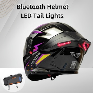Giá bán buôn xách tay cưỡi xe máy Mũ bảo hiểm với màu xanh răng thông minh LED Đèn đuôi Mũ bảo hiểm xe máy nhà sản xuất - Product Image 2