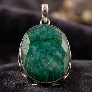 Art Palace - Colgante Ovalado de Plata 925 con Esmeralda Solitaria en Engaste de Bisel, Joyería Clásica Unisex para Uso Diario - Product Image 2