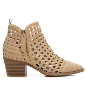 Botines de Mujer Carmela, Color Beige, Diseño Tejido Perforado, Tacón Medio - Product Image 1