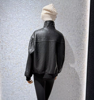 Blouson Bomber Noir en Cuir Véritable Tressé Unisexe Col Montant Fermeture Éclair Manches Longues Poignets Côtelés Veste d'Hiver