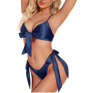 طقم لانجيري نسائي مثير من Under Lulu مكون من قطعتين بحمالة صدر وسروال داخلي من الساتان مع فيونكة ودانتيل - Product Image 2